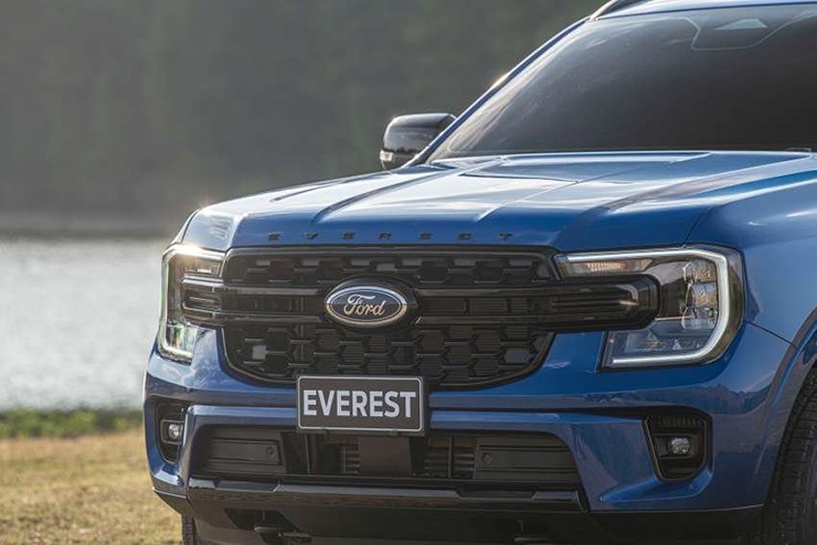Giá xe Ford Everest niêm yết và lăn bánh tháng 6/2025 - 3