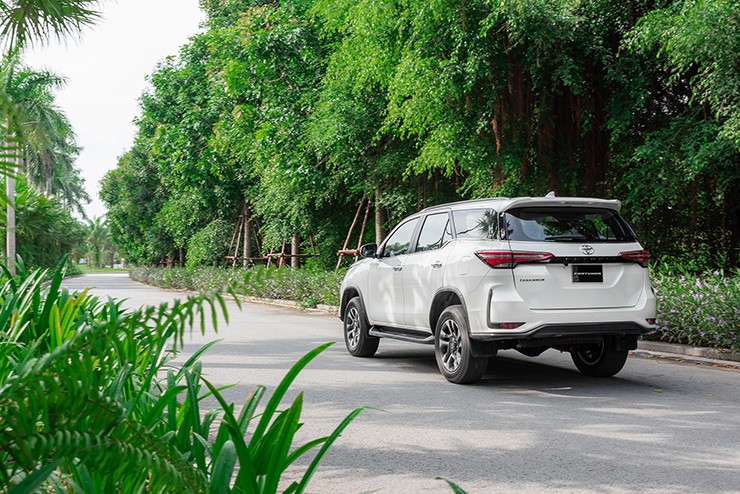 Giá xe Toyota Fortuner lăn bánh các phiên bản cập nhật tháng 6/2025 - 7