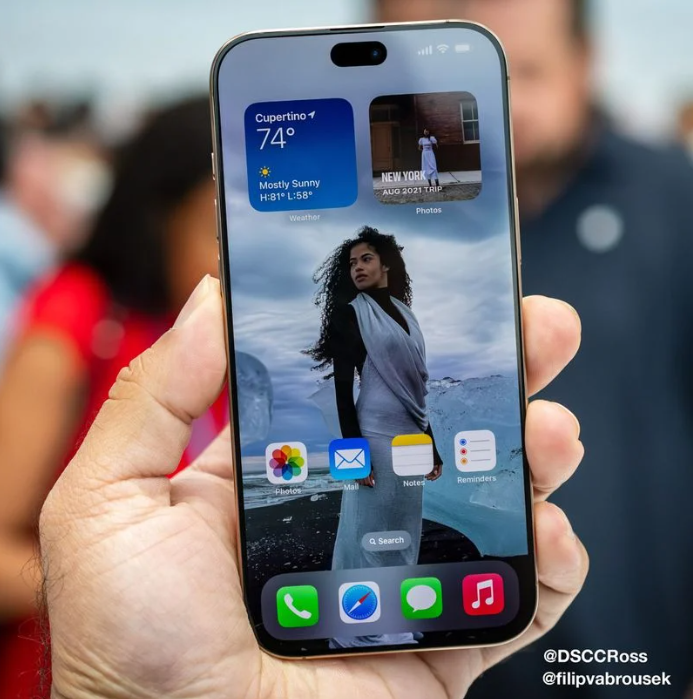 2 phiên bản concept thiết kế của iPhone 18 Pro.