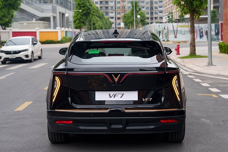 Giá xe điện VinFast VF 7 mới nhất tháng 7/2025 - 7