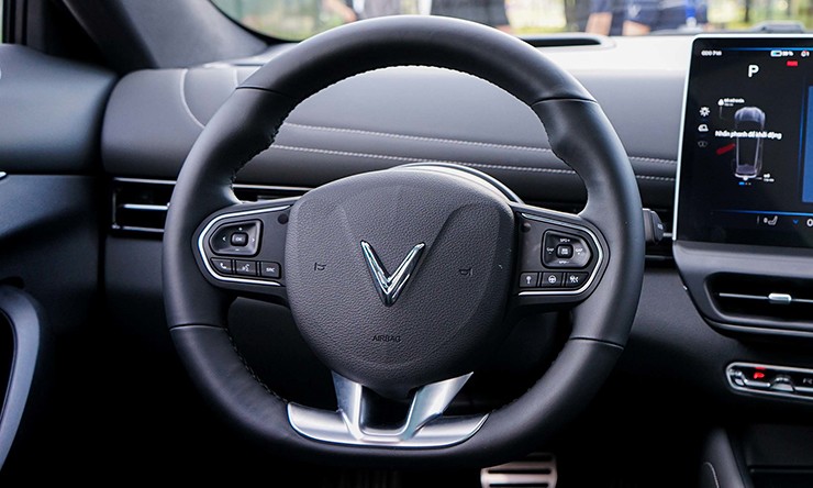 Giá xe điện VinFast VF 7 mới nhất tháng 7/2025 - 12