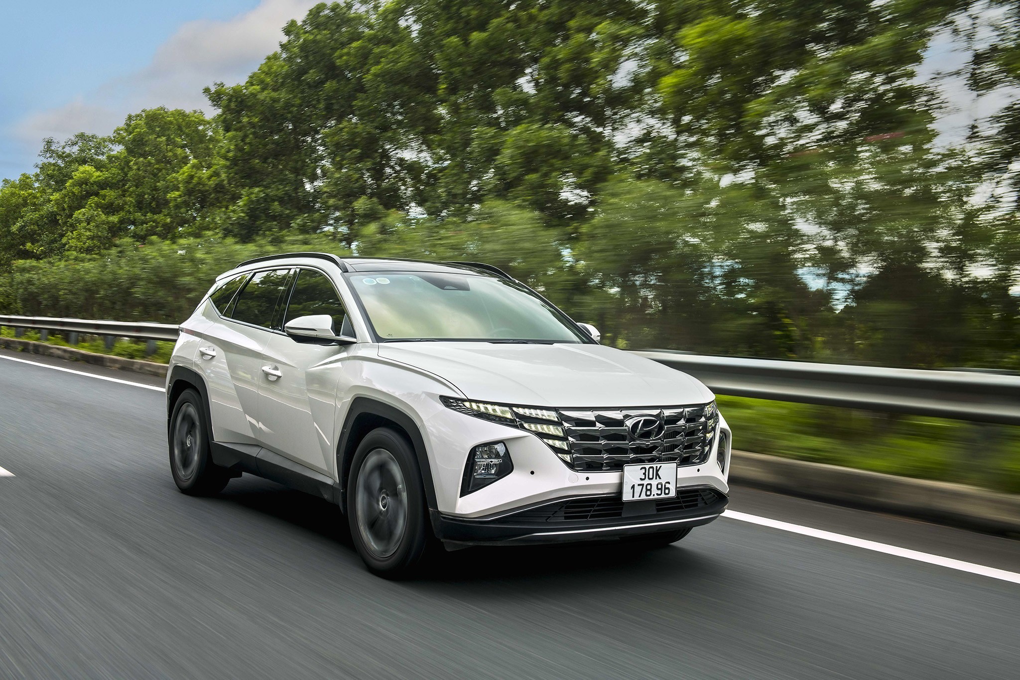 Đánh giá Hyundai Tucson: Khi cảm giác lái không còn "mờ nhạt" - 2
