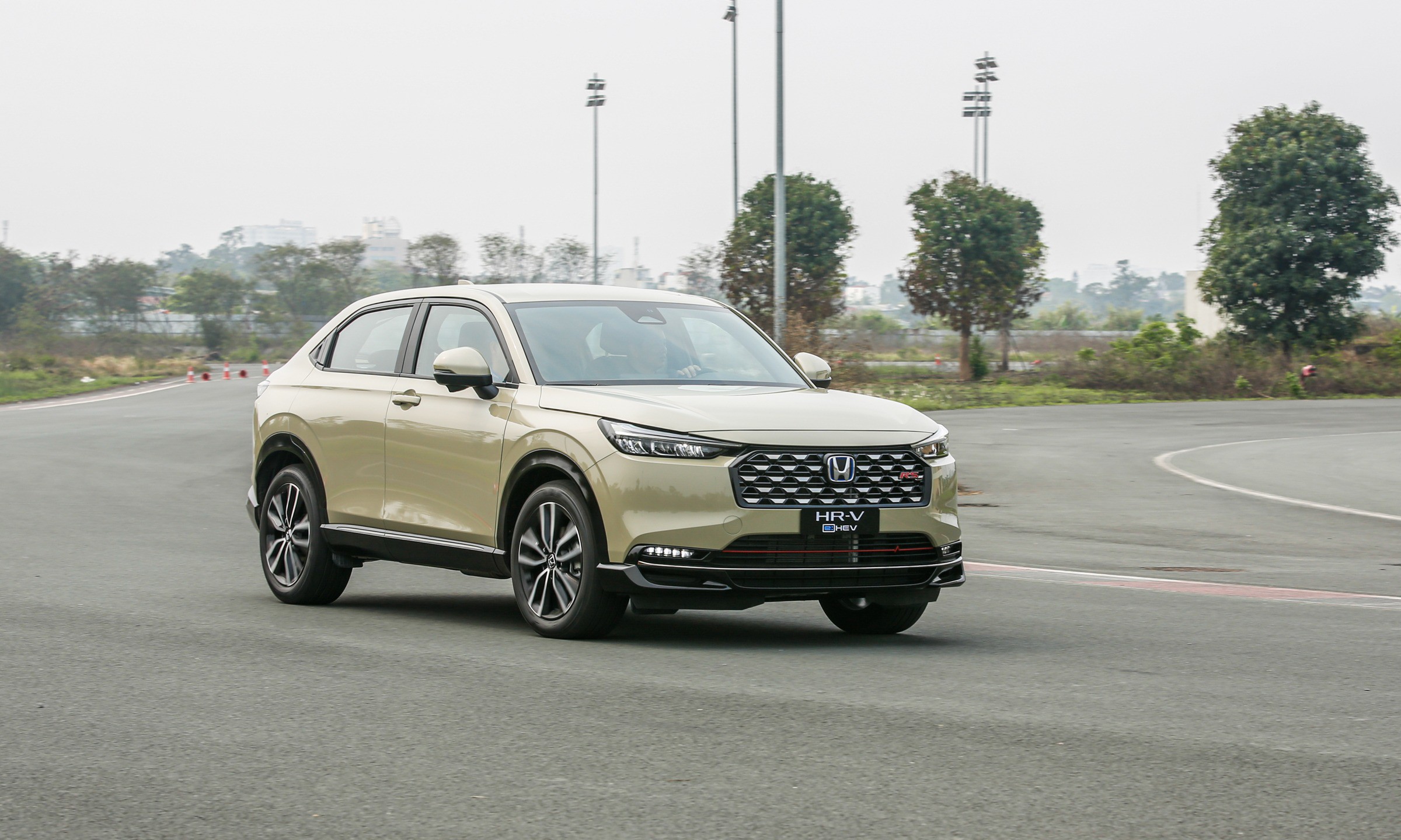 So sánh Mitsubishi Xforce và Honda HR-V: Xe nào sẽ là vua SUV cỡ B tại Việt Nam? - 8