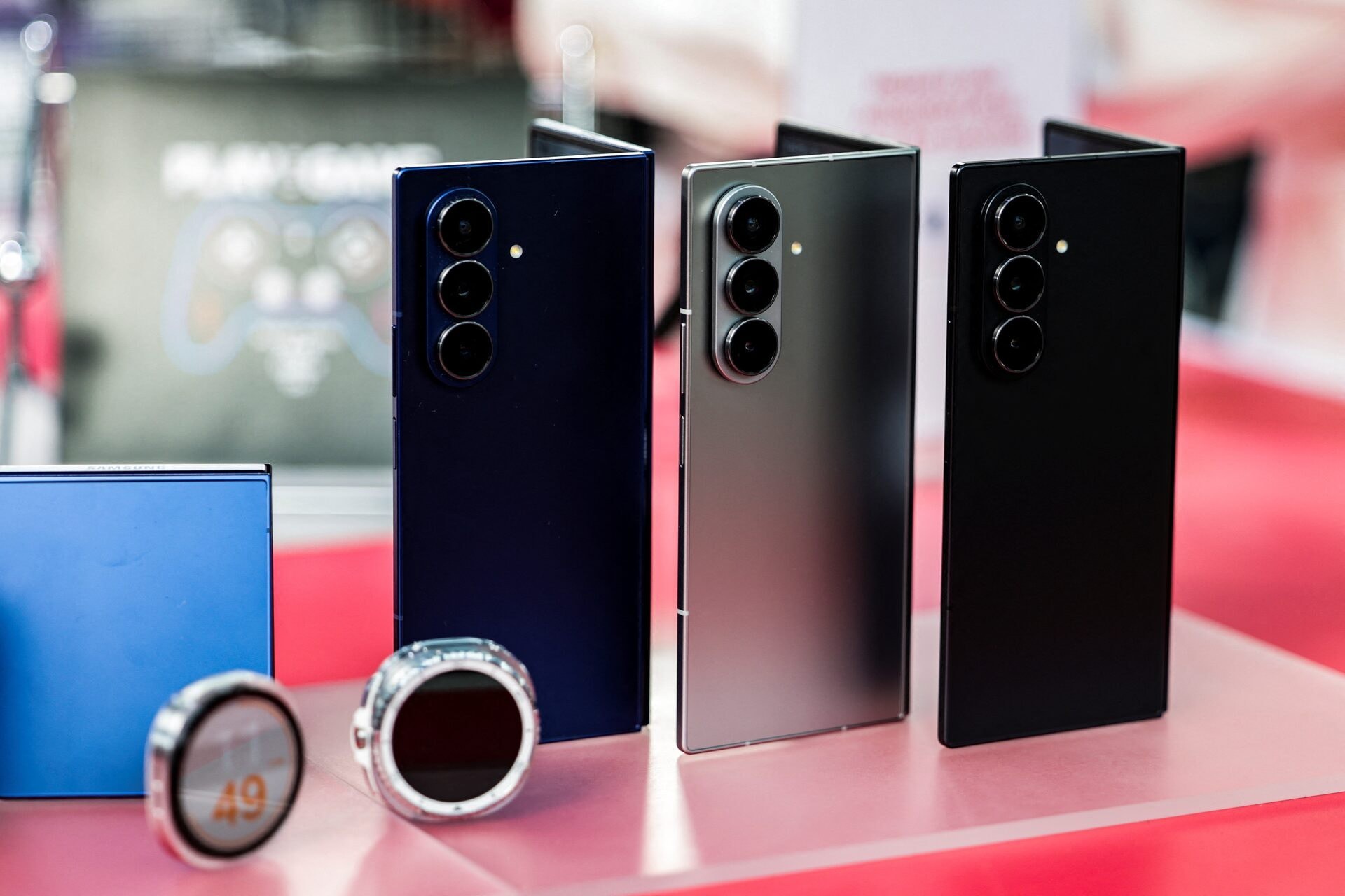 Vivo X Fold 5 so sánh Galaxy Z Fold 7: Điện thoại gập nào tốt hơn? - 3