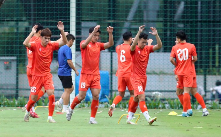 Chiều ngày 21/7, thầy trò HLV Kim Sang Sik tiếp tục ra sân rèn quân ở Jakarta để chuẩn bị cho trận tranh vé vào bán kết giải U23 Đông Nam Á 2025 với U23 Campuchia (20h ngày 22/7).