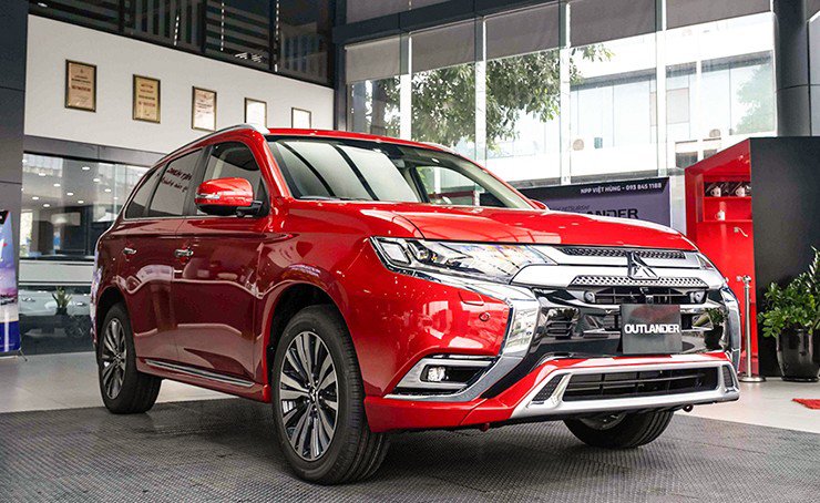 Mitsubishi Outlander 2025 "lột xác" thế nào để so kè với Mazda CX-5? - 2