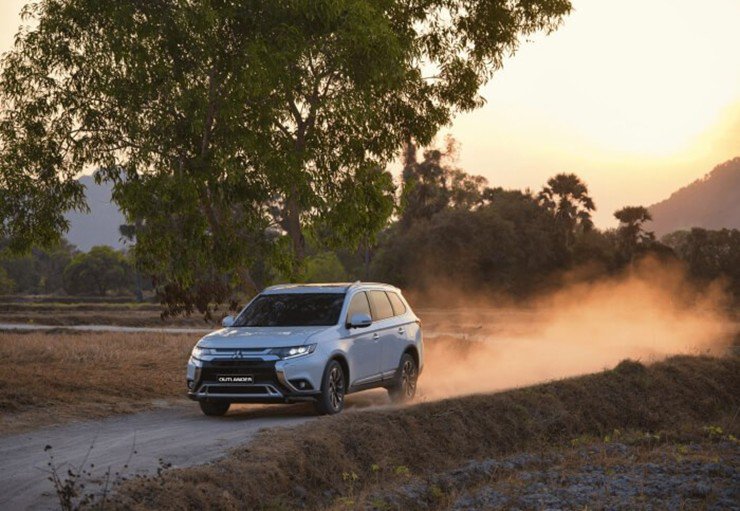 Mitsubishi Outlander 2025 "lột xác" thế nào để so kè với Mazda CX-5? - 7
