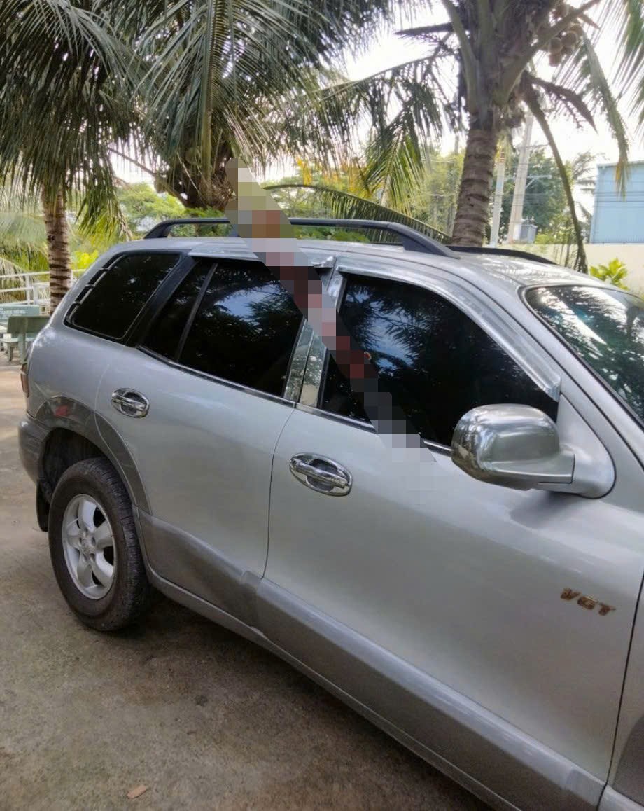 Hyundai SantaFe "cổ lỗ sỉ" vẫn "nguyên keo chỉ", giá 175 triệu đồng - 3