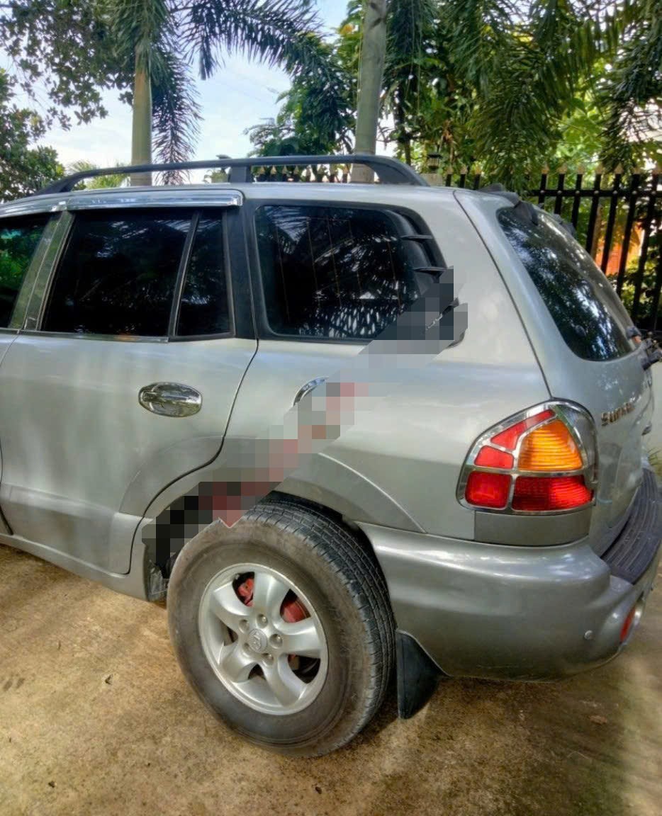 Hyundai SantaFe "cổ lỗ sỉ" vẫn "nguyên keo chỉ", giá 175 triệu đồng - 4